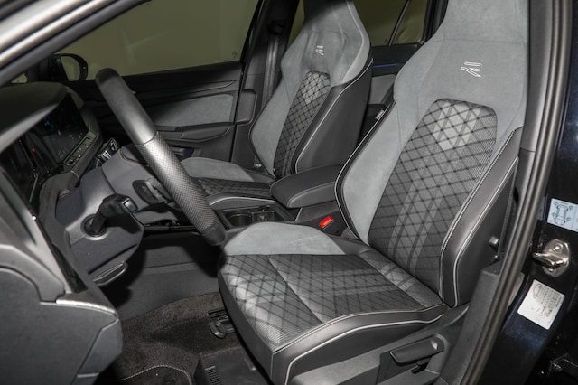 Volkswagen Golf 1.5 eTSI DSG R-Line Variant