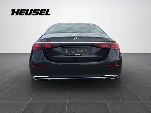 Mercedes-Benz E 200 AVANTGARDE Sedan