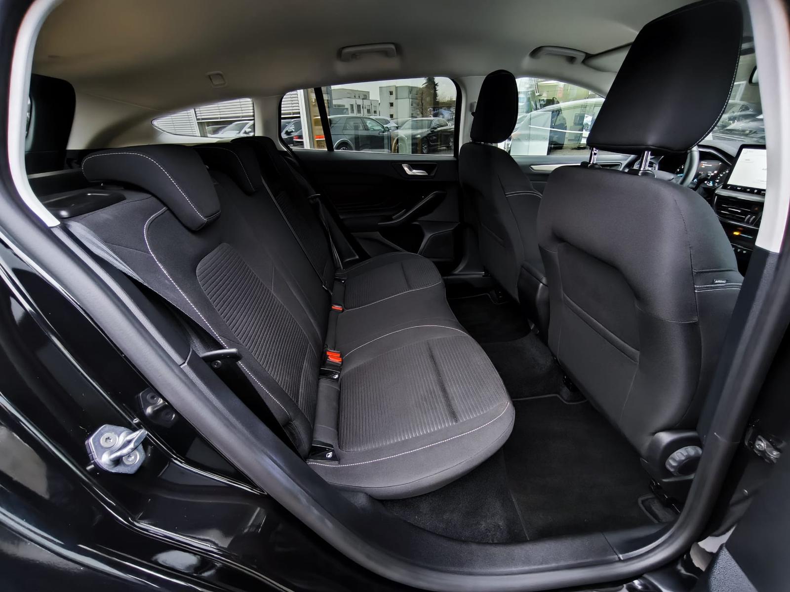 Ford Focus Tur 1.0 Titan >NAVI+LED+SHZ+TEMP+DAB+PDC+