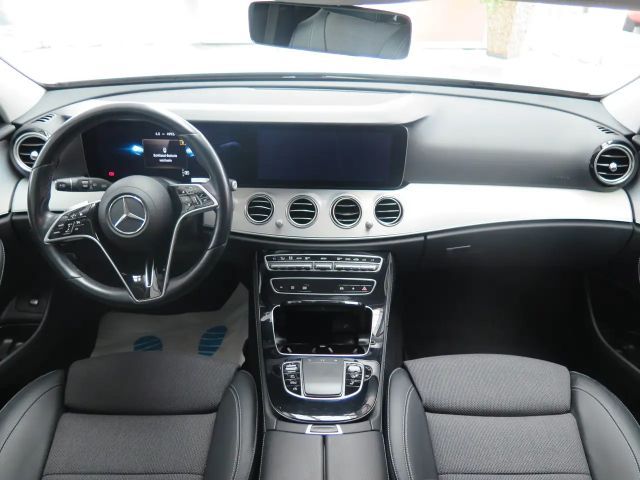 Mercedes-Benz E 220 AVANTGARDE E 220 d Estate