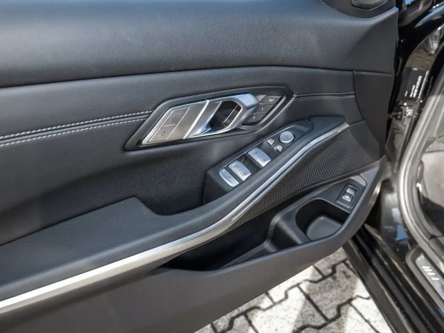 BMW 330 330d M-Sport Sedan