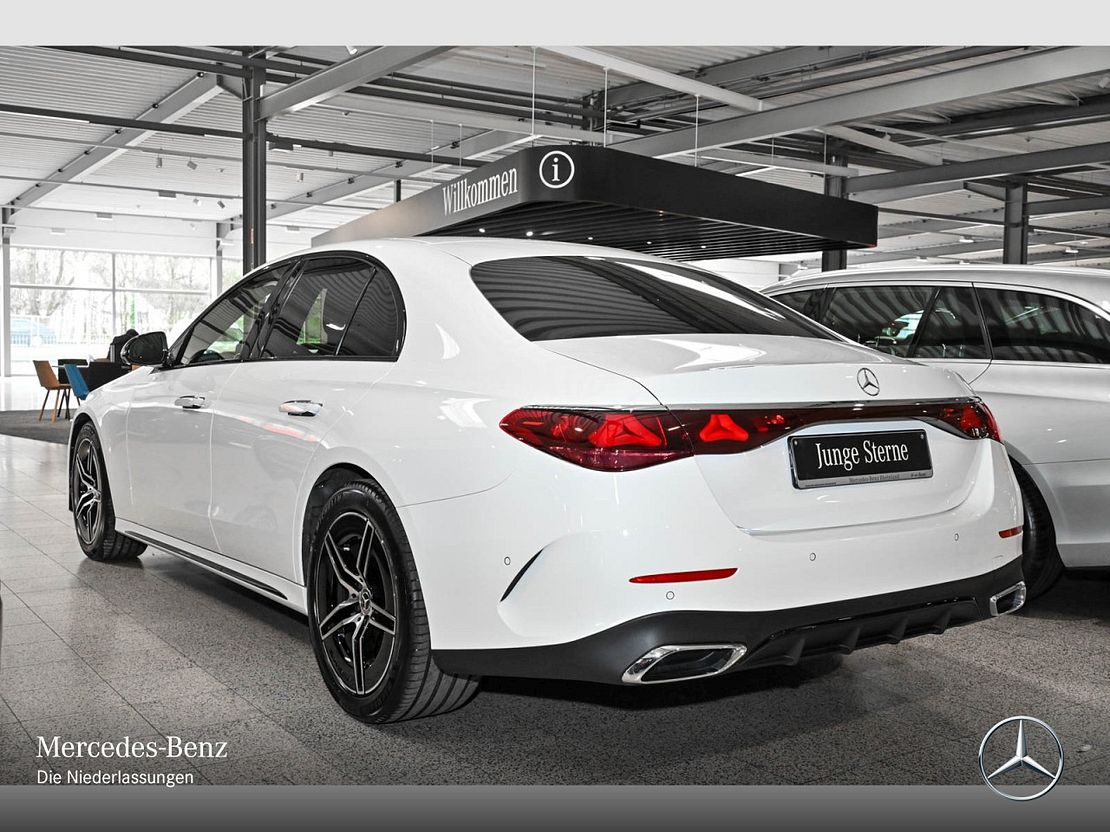 Mercedes-Benz E 220 AMG Line E 220 d Sedan