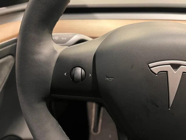 Tesla Model Y RWD Standard Range