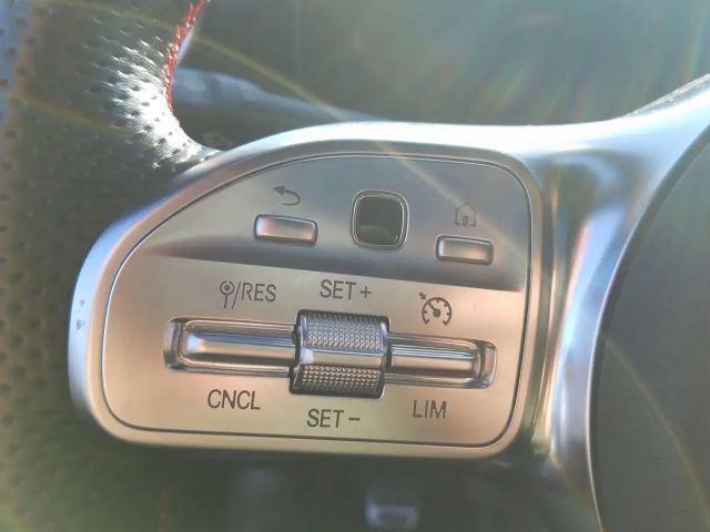 Mercedes-Benz CLA 200 AMG Line Coupé