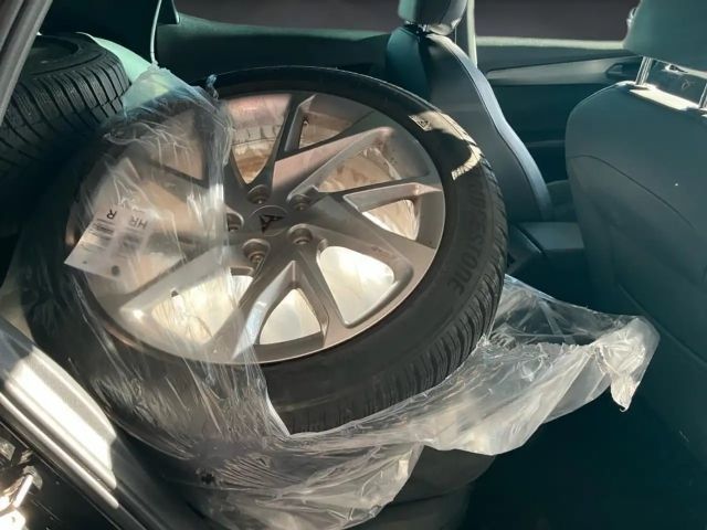 Cupra Formentor Basis e-Hybrid Pano+CarPlay+Ambiente+A