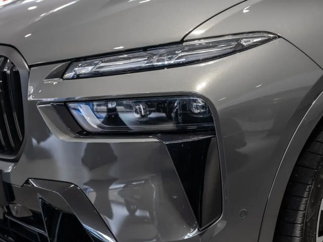 BMW X7 M 60i FACEL. PANO AHK HUD 360° LED STANDHZ