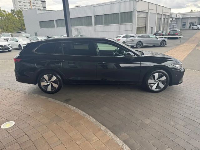 Volkswagen Passat 1.5 eTSI Business DSG Variant