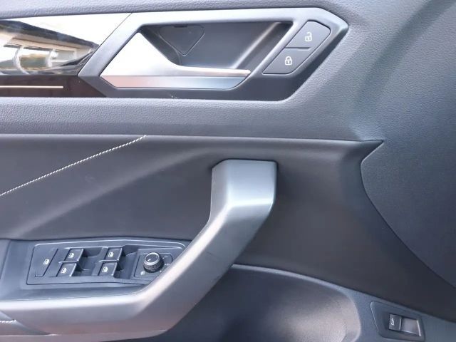 Volkswagen T-Roc 1.5 eTSI DSG R-Line