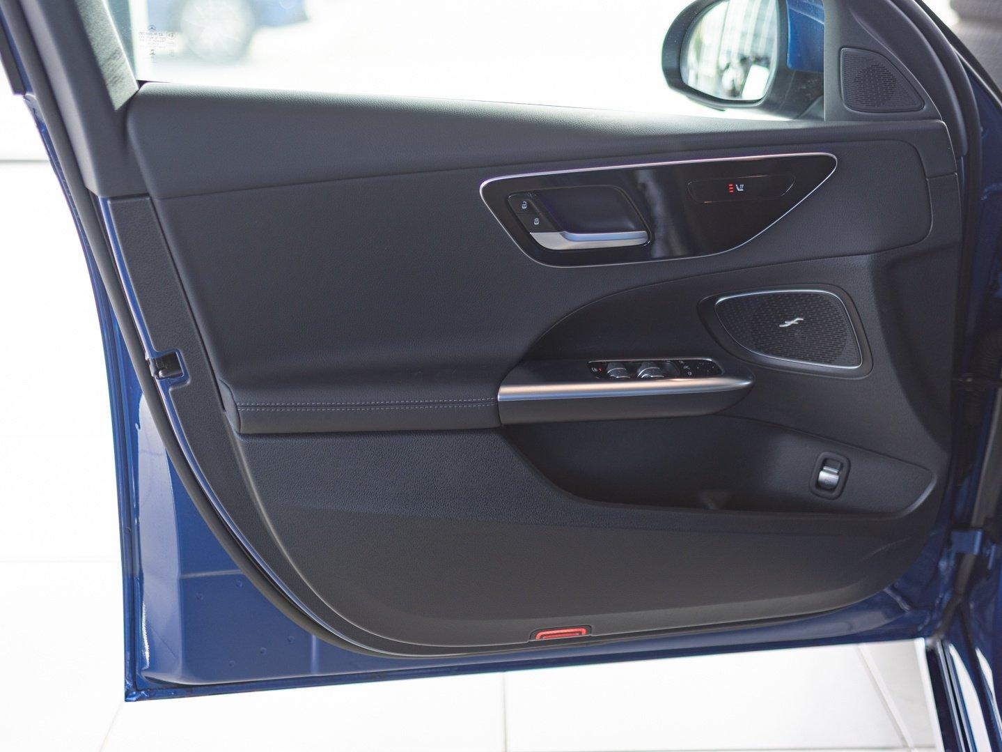 Mercedes-Benz C 180 AVANTGARDE Sedan