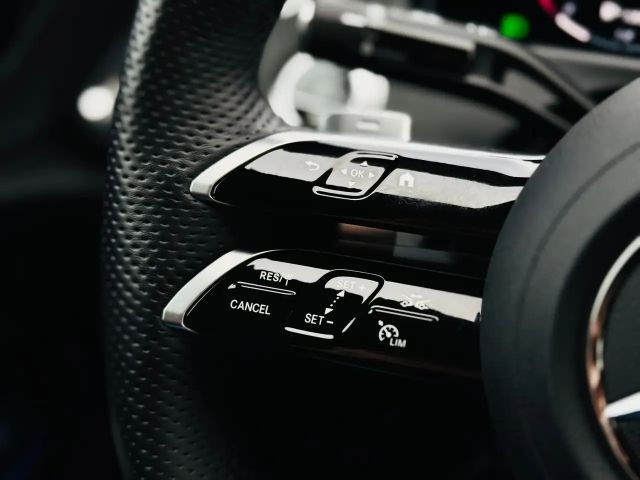 Mercedes-Benz E 200 AMG Line Sedan