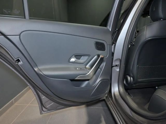 Mercedes-Benz A 200 A 200 d