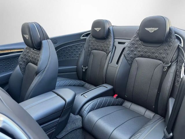 Bentley Continental GTC V8