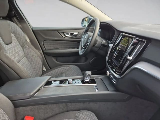 Volvo V60 Core Hybrid