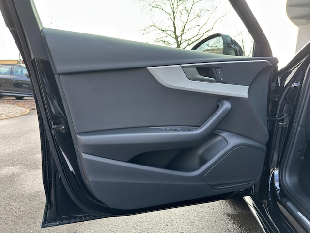 Audi A4 35 TFSI Avant S-Tronic