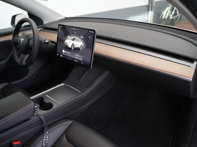 Tesla Model Y AWD Long Range