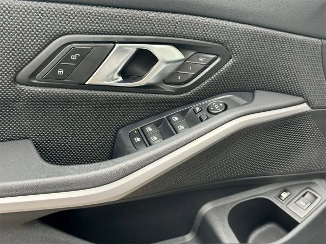 BMW 330 330e xDrive