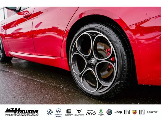 Alfa Romeo Giulia AT8 Q4 Turbo