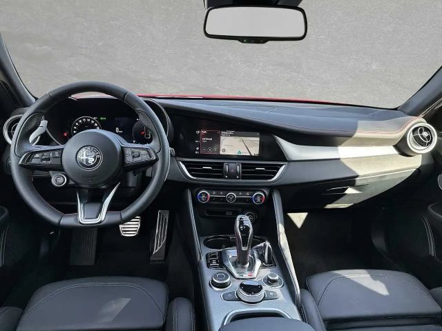 Alfa Romeo Giulia AT8 Q4 Turbo