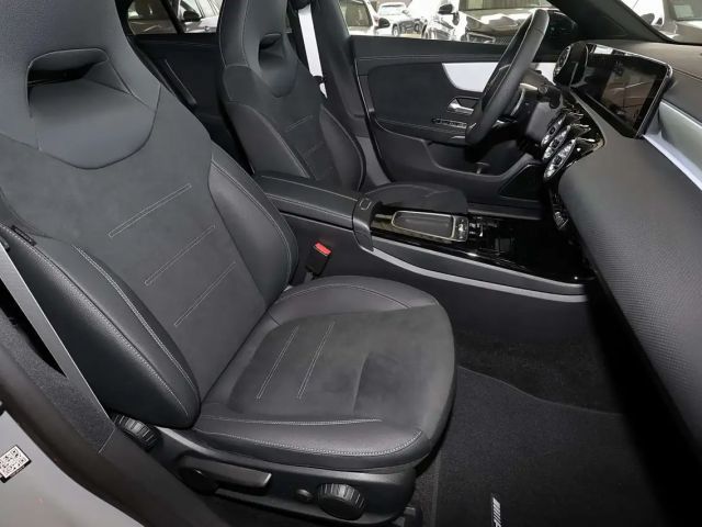 Mercedes-Benz CLA 180 AMG Line Coupé