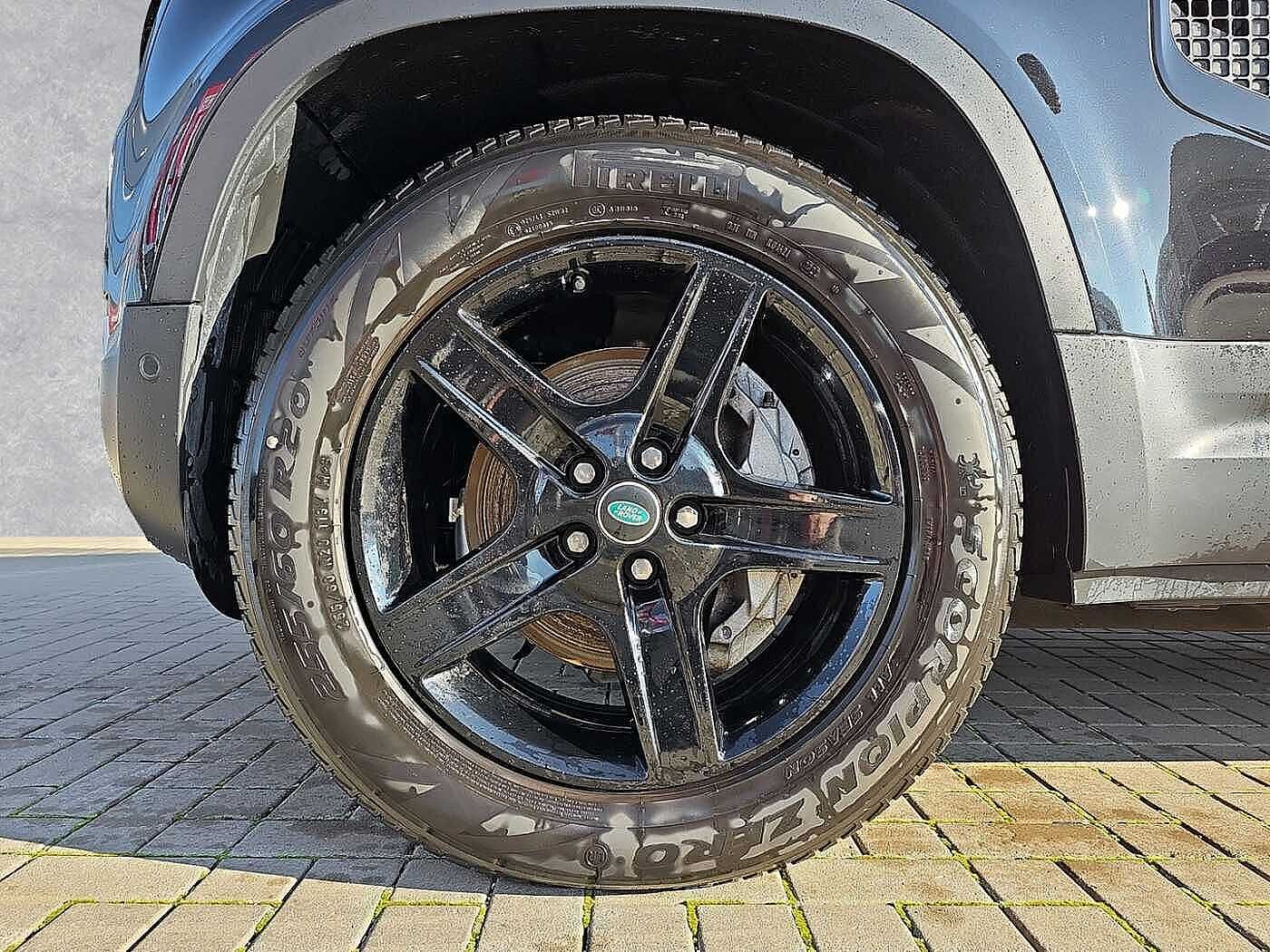 Land Rover Defender 110 SE