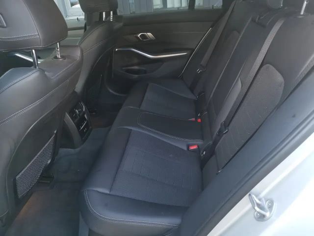 BMW 320 320e Sport Line xDrive