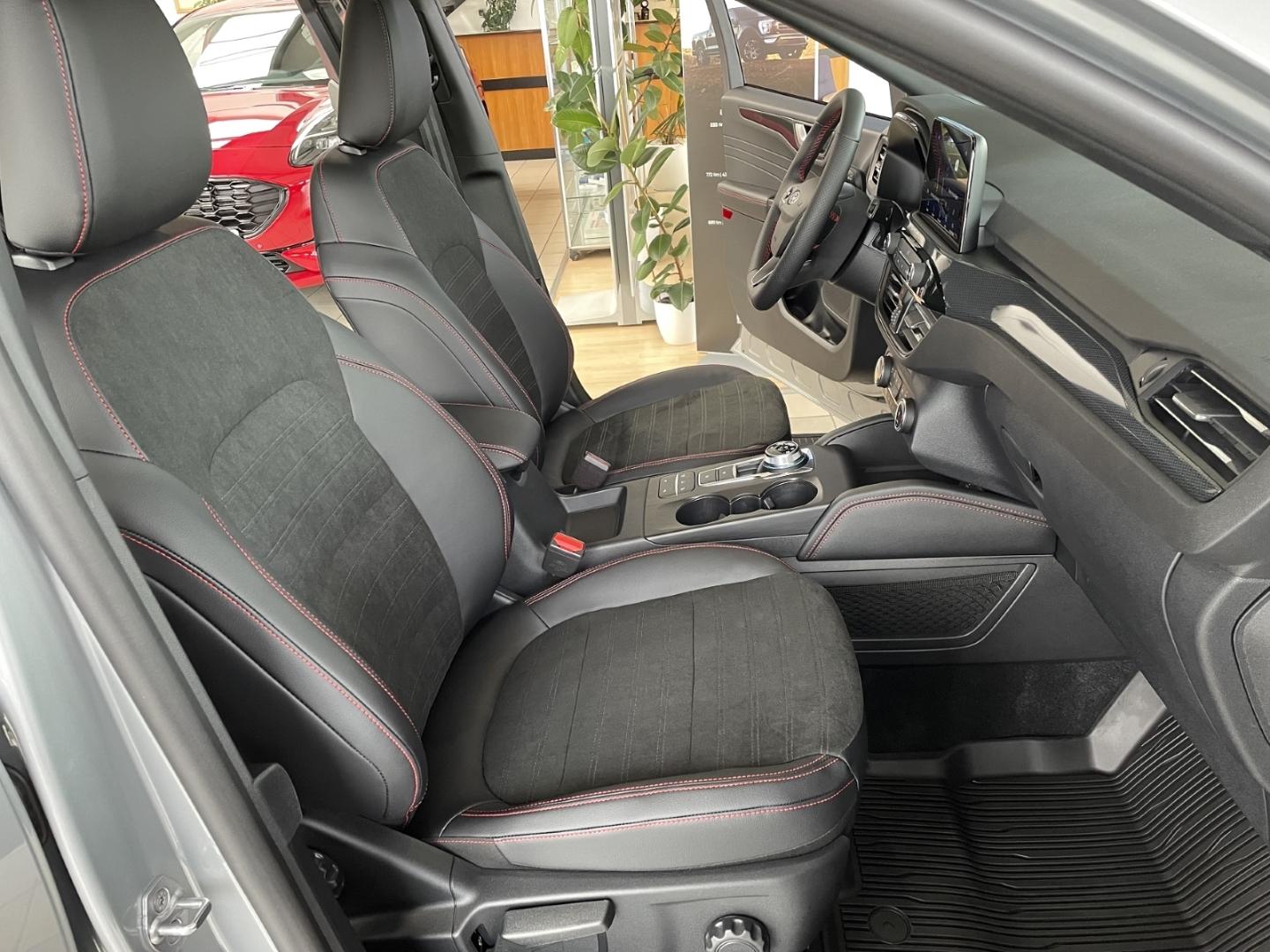 Ford Kuga Plug in Hybrid ST Line X