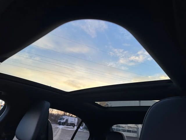 Mercedes-Benz C 200 AMG Line Sedan