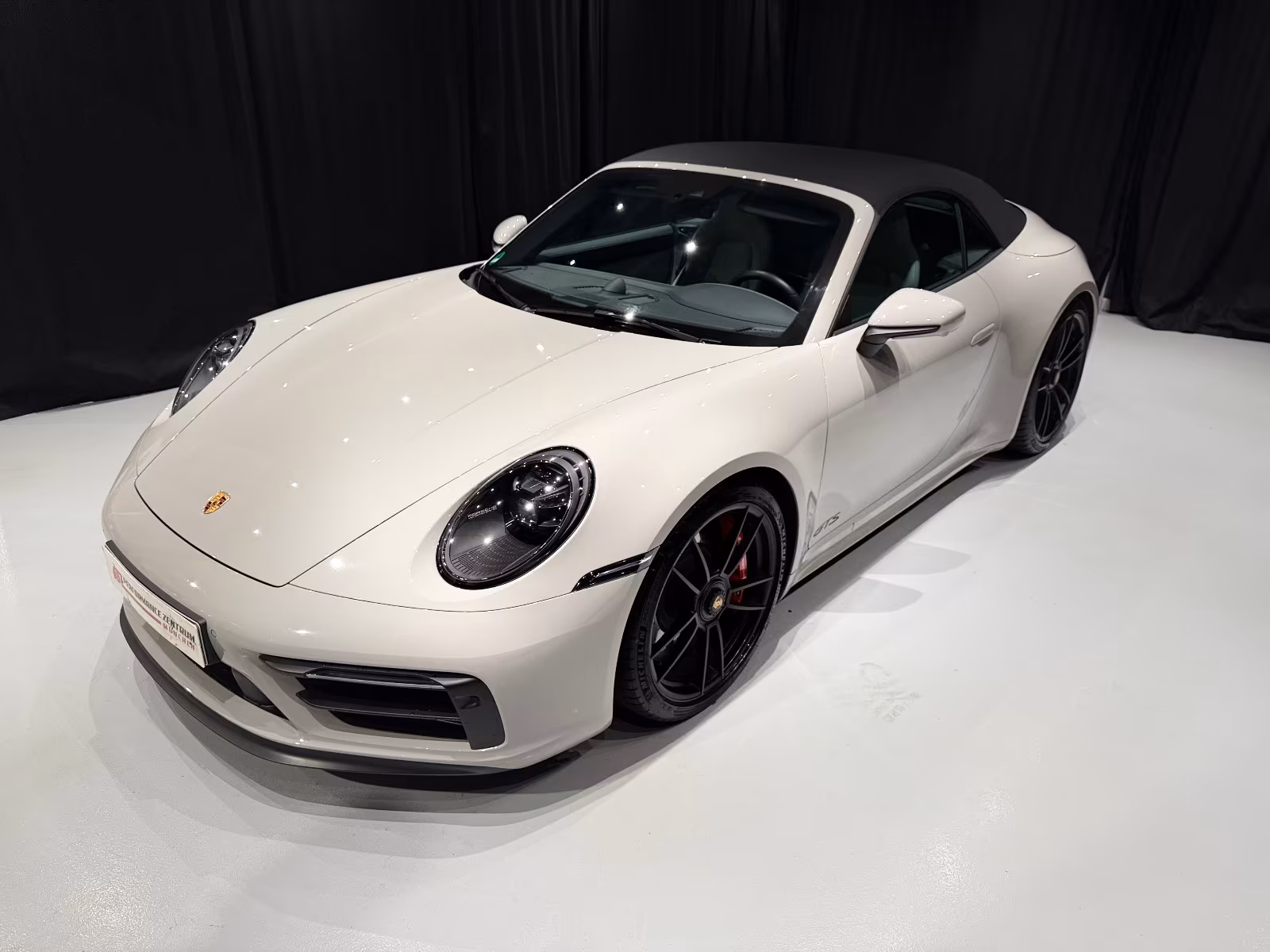 Porsche 911 992 Cabriolet Carrera GTS