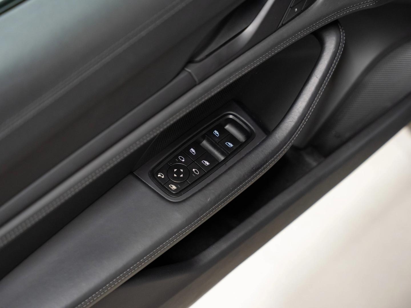 Porsche Taycan 4 Cross Turismo