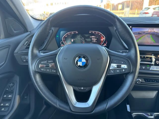 BMW 118 118i Sedan Sport Line