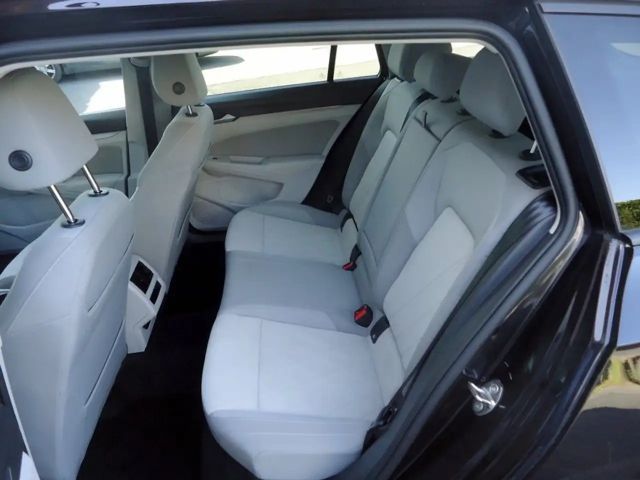 Volkswagen Golf Life Variant