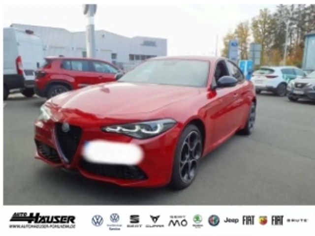 Alfa Romeo Giulia AT8 Q4 Turbo