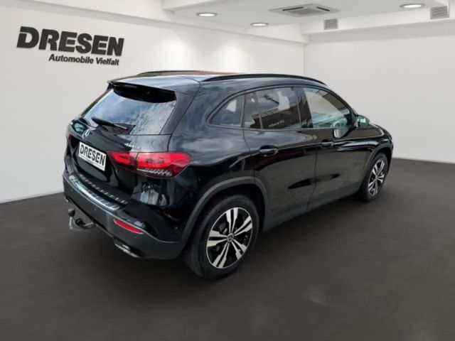 Mercedes-Benz GLA 200 4MATIC Progressive