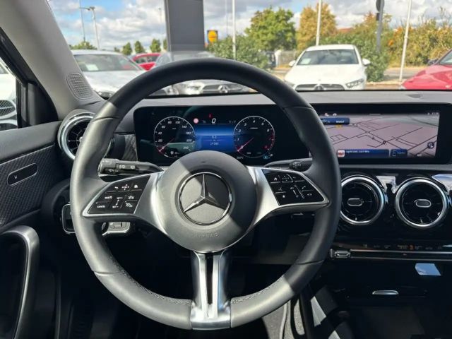 Mercedes-Benz A 180 A 180 PROGR+MBUX+KAM+LED+SHZ+ASSIST+DAB+CARPLAY+