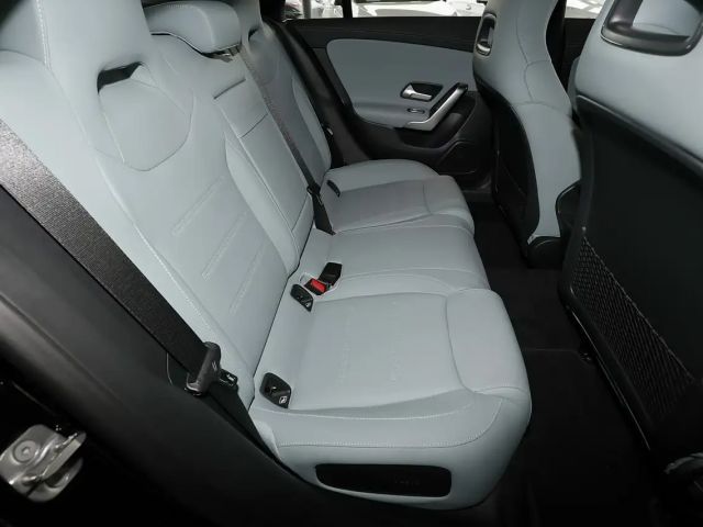 Mercedes-Benz CLA 200 AMG Line Coupé