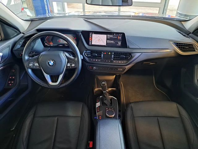 BMW 118 118i Luxury Line Sedan