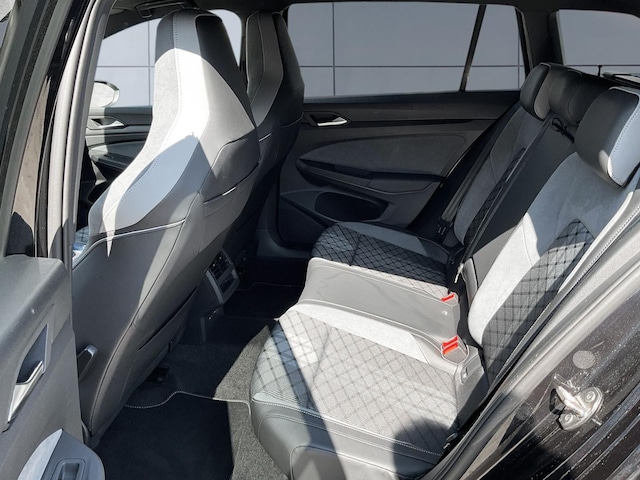 Volkswagen Golf 1.5 eTSI R-Line Style Variant