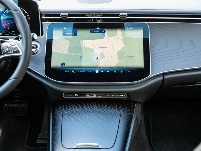 Mercedes-Benz E 200 AVANTGARDE Sedan