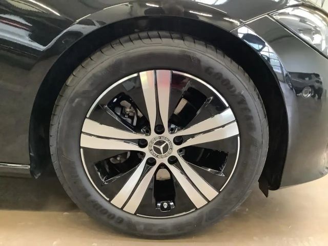 Mercedes-Benz C 180 AVANTGARDE Sedan