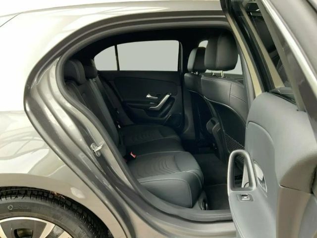 Mercedes-Benz A 180 W-Paket KAM PDC SpurH LM Navi AUT KlimaA