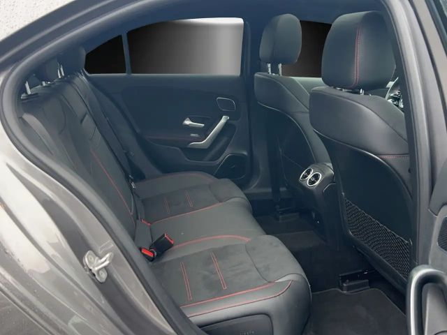 Mercedes-Benz A 220 A 220 d AMG Line