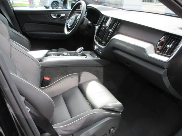 Volvo XC60 AWD Dark Plus