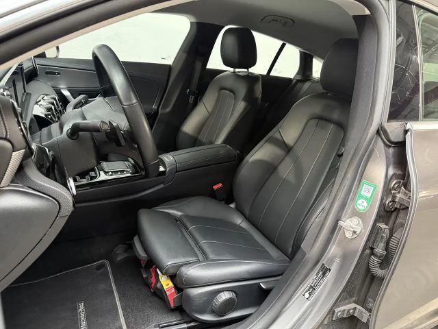 Mercedes-Benz CLA 220 /NAVI/LED/AHK/