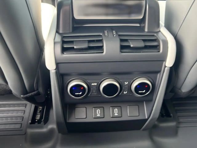 Land Rover Defender 110 Dynamic SE