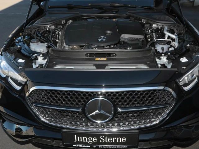 Mercedes-Benz E 220 AMG Line E 220 d Sedan