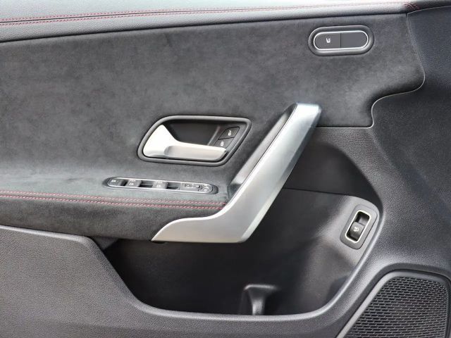 Mercedes-Benz CLA 200 AMG Line