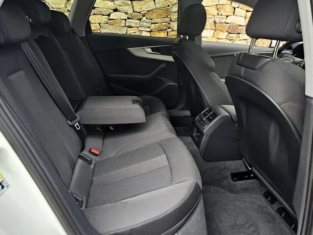Audi A4 40 TDI Avant S-Line