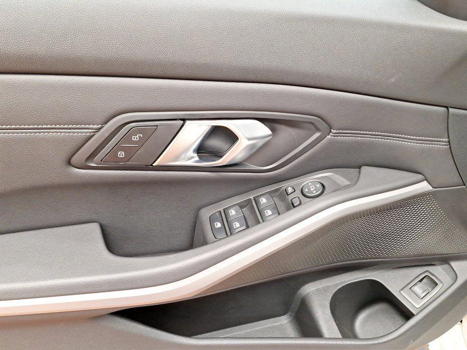 BMW 330 330i Touring xDrive