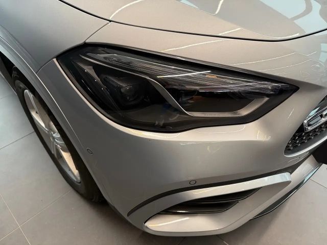 Mercedes-Benz GLA 200 4MATIC GLA 200 d