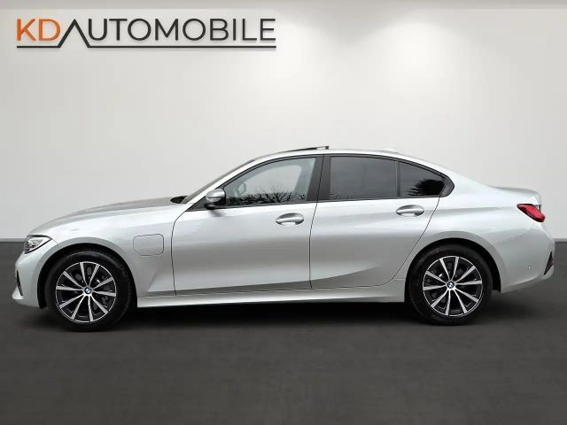 BMW 330 330e Sedan